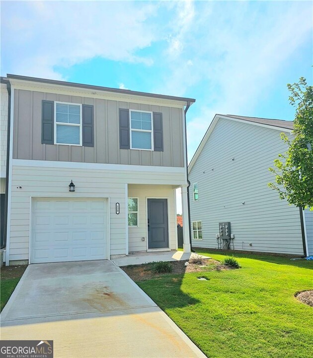 120 Regent Pk in Hoschton, GA - Building Photo