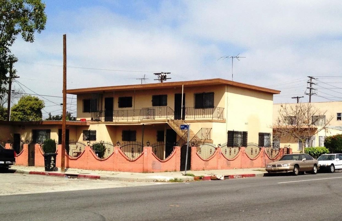 9617-9623 S San Pedro St in Los Angeles, CA - Building Photo