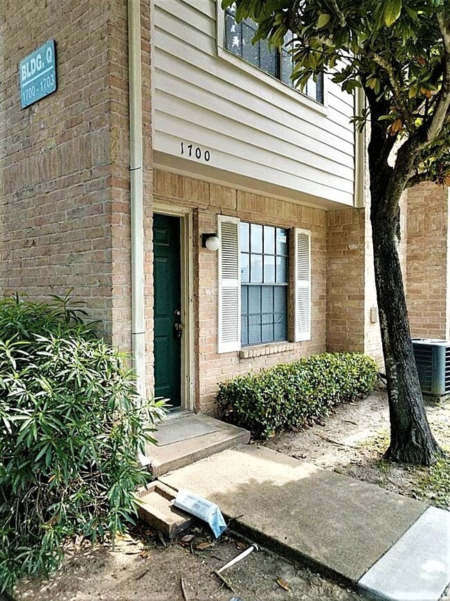 property at 14600 Fonmeadow Dr