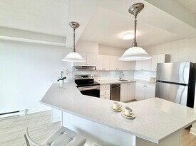 900 Dynes Rd in Ottawa, ON - Building Photo