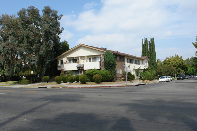 14205 Burbank Blvd in Van Nuys, CA - Building Photo - Building Photo