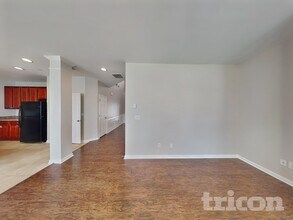 5517 Village Trace in Union City, GA - Foto de edificio - Building Photo