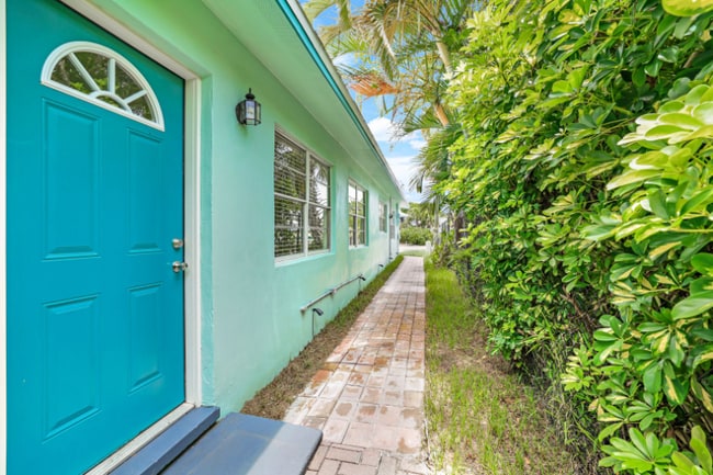 527 Goodland Dr in Goodland, FL - Building Photo - Building Photo