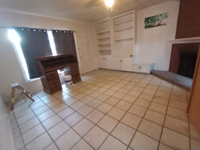 property at 871 E Franklin Ave