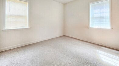 9203 W Wisconsin Ave, Unit 2 in Milwaukee, WI - Building Photo - Building Photo