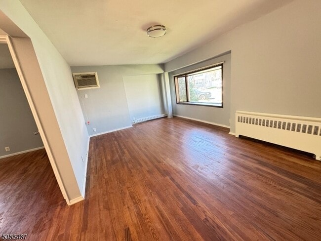 105 Independence Dr in Roselle, NJ - Building Photo - Building Photo