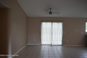 541 Londonderry Cir SE in Palm Bay, FL - Building Photo - Building Photo