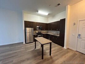 120 Towne St in Stamford, CT - Building Photo