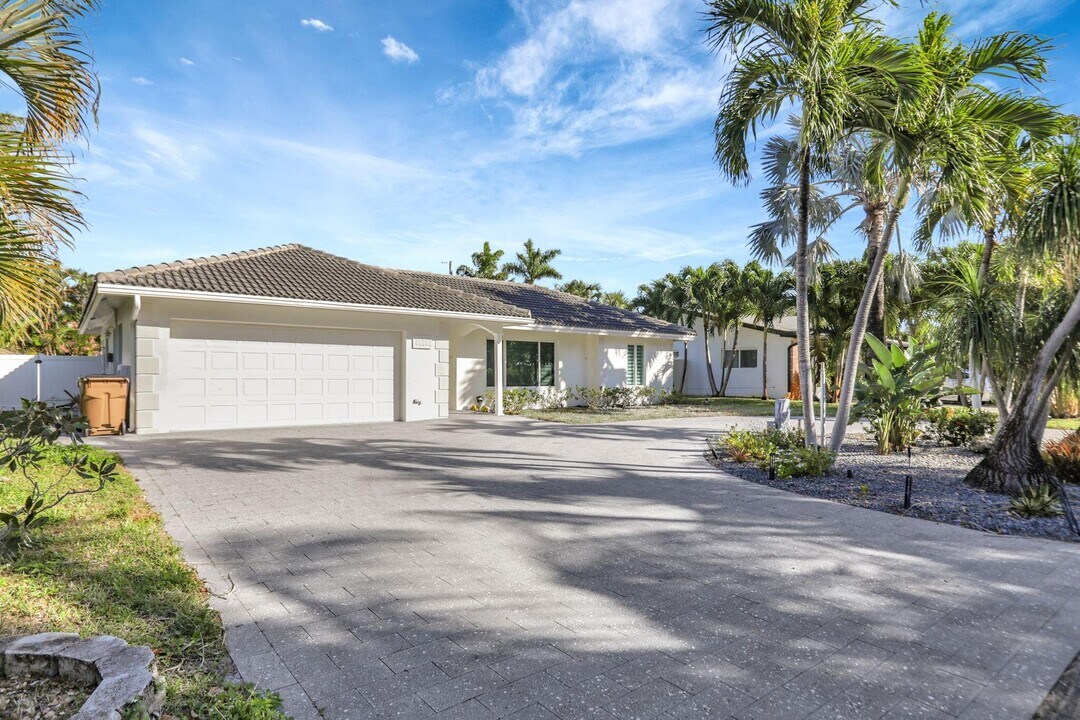 1681 SE 4th Ct in Deerfield Beach, FL - Building Photo