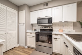 Overlook in Albuquerque, NM - Building Photo - Building Photo