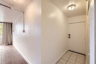 830 N Sherman St, Unit 208 in Denver, CO - Building Photo - Building Photo