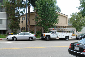 332 E Verdugo Ave in Burbank, CA - Building Photo - Building Photo