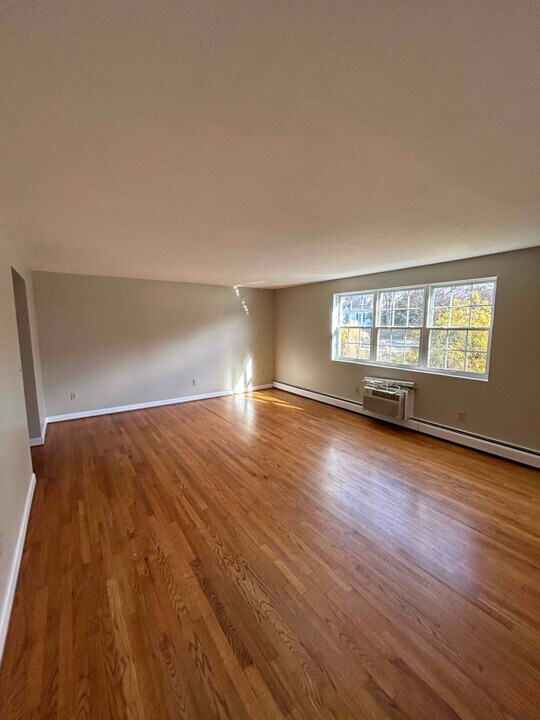 197 Griswold St in Glastonbury, CT - Building Photo