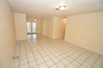 1311 Honeytree Ln E in Lakeland, FL - Foto de edificio - Building Photo