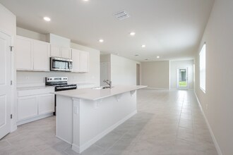 3302 Pine Lily Ave in Poinciana, FL - Building Photo - Building Photo