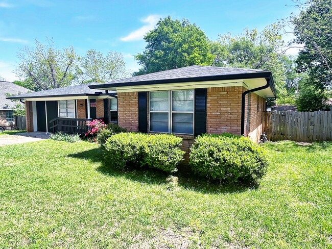104 Lakeview St in Whitehouse, TX - Building Photo - Building Photo
