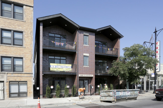 3006 N Central Ave in Chicago, IL - Foto de edificio - Primary Photo