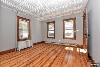 36 Zazzetti St in Waldwick, NJ - Building Photo - Building Photo