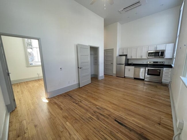 property at 315 W 38th St