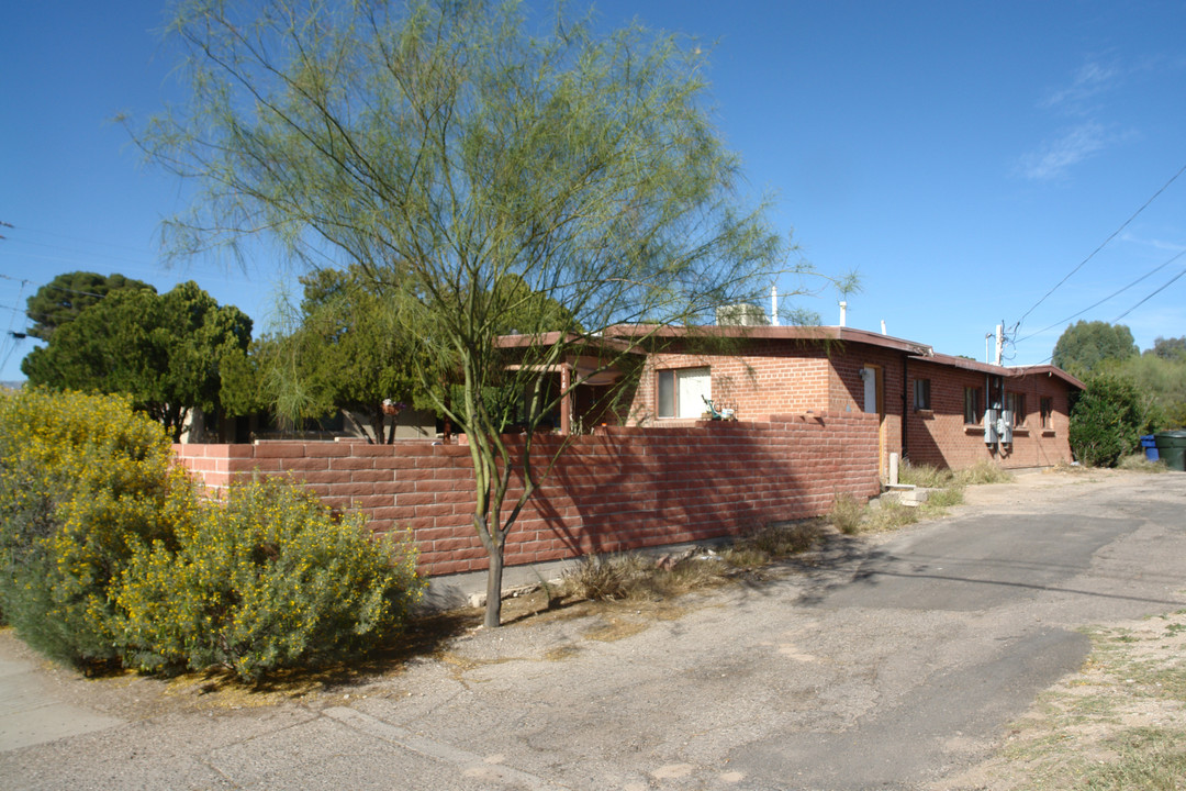 118 N Campbell Ave in Tucson, AZ - Building Photo