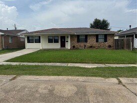 6101 York St in Metairie, LA - Building Photo