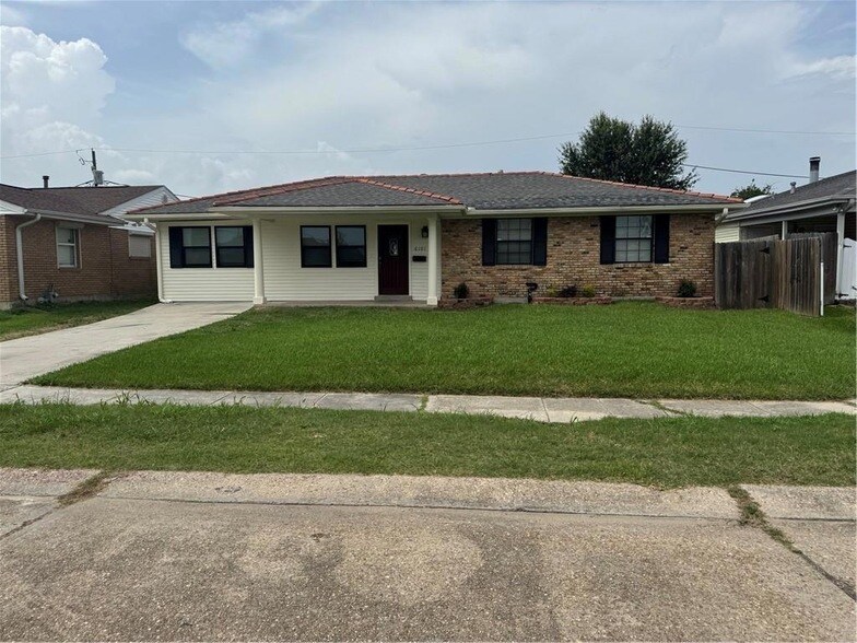 6101 York St in Metairie, LA - Building Photo