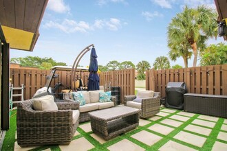 110 N Delaware Blvd in Jupiter, FL - Foto de edificio - Building Photo