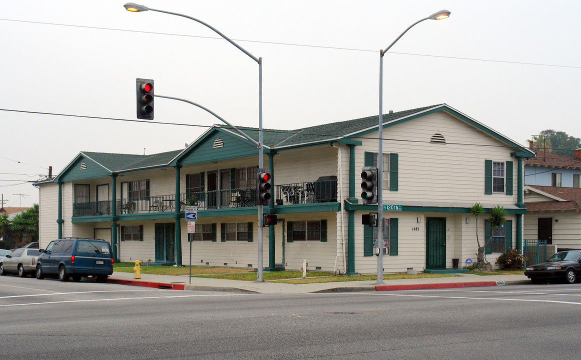 4285 W 120th St in Hawthorne, CA - Building Photo