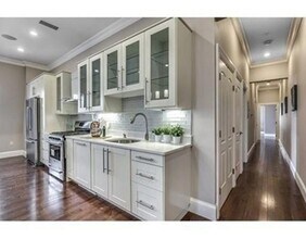22 Hamlet St in Somerville, MA - Building Photo - Building Photo