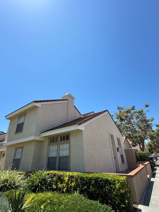 9 Georgetown in Irvine, CA - Building Photo