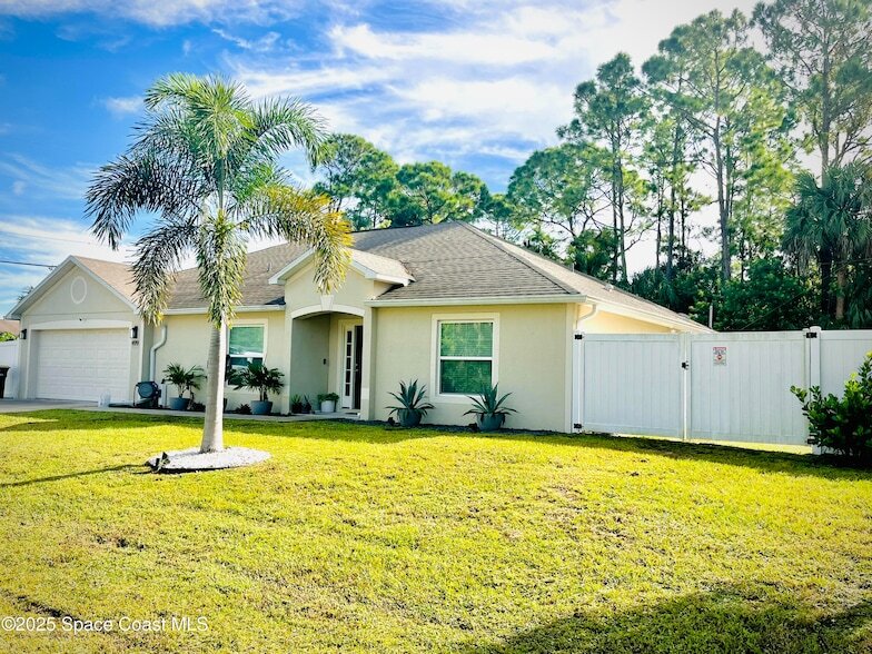 499 Bayard Ave NE in Palm Bay, FL - Building Photo