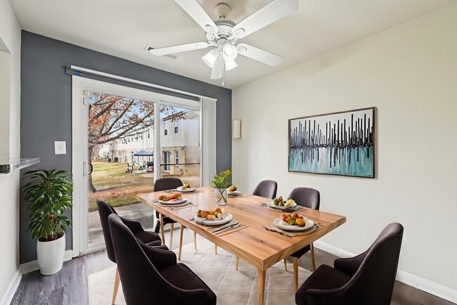 Harbor Estates Townhomes in Essex, MD - Foto de edificio - Building Photo