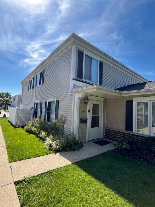 1491 Quaker Ln in Prospect Heights, IL - Foto de edificio