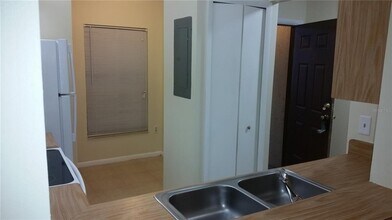 2912 S Semoran Blvd in Orlando, FL - Building Photo - Building Photo