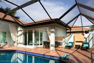 982 Tivoli Ct in Naples, FL - Building Photo