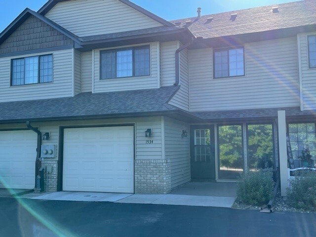 1534 Cottage Dr in Stillwater, MN - Foto de edificio