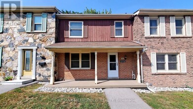 2051-2051 Bridletowne Cir in Toronto, ON - Building Photo - Building Photo