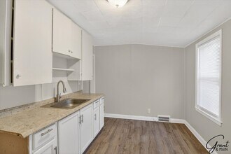 10067 Grayton St-Unit -2 - Upper in Detroit, MI - Building Photo - Building Photo