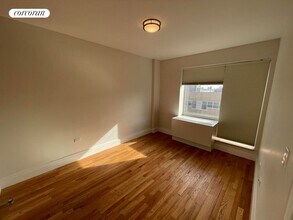 885 Grand St in Brooklyn, NY - Foto de edificio - Building Photo