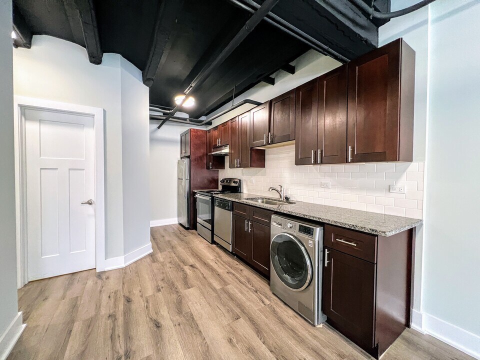 725 St Johns Ave in Highland Park, IL - Building Photo