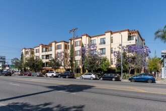 6938-6950 Laurel Canyon Blvd in Los Angeles, CA - Building Photo - Building Photo