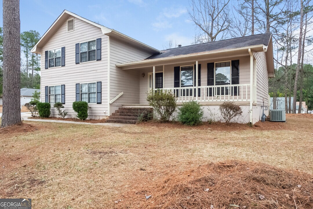 8870 Peppertree Dr in Jonesboro, GA - Foto de edificio