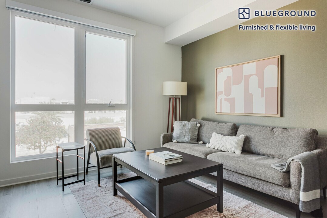 201 The Promenade N-Unit -FL4-ID1262 in Long Beach, CA - Building Photo