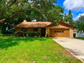 907 Van Dr in Auburndale, FL - Building Photo