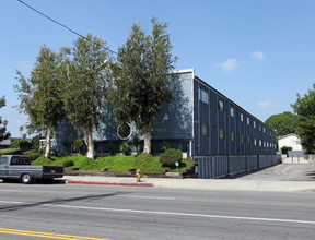 7307 Haskell Ave in Van Nuys, CA - Building Photo - Building Photo