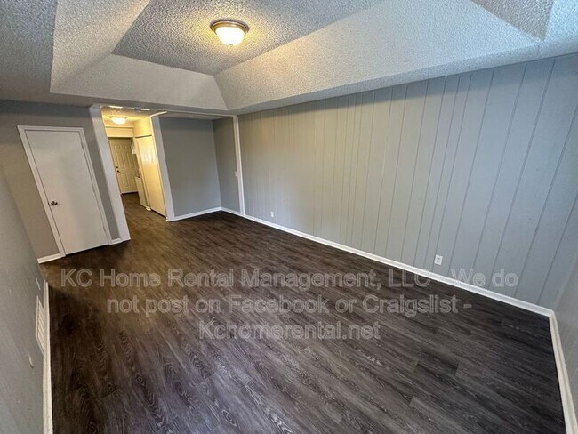 9223 E 54th St in Raytown, MO - Building Photo - Building Photo