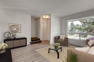 Radisson Village II in Calgary, AB - Building Photo - Building Photo