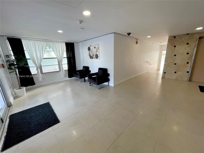 1130 11th St in Miami Beach, FL - Foto de edificio - Building Photo