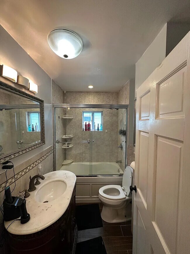 73 Almont St, Unit 2 in Medford, MA - Building Photo - Building Photo