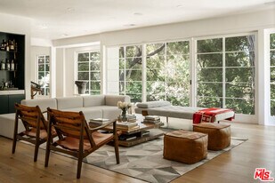 2410 Nichols Canyon Rd in Los Angeles, CA - Building Photo